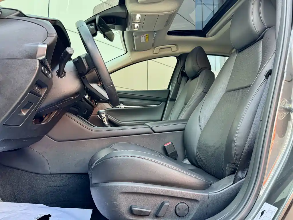 Mazda3 Angkesela 2021 2.0L Automatic Premium Edition купить на сайте DeffCars