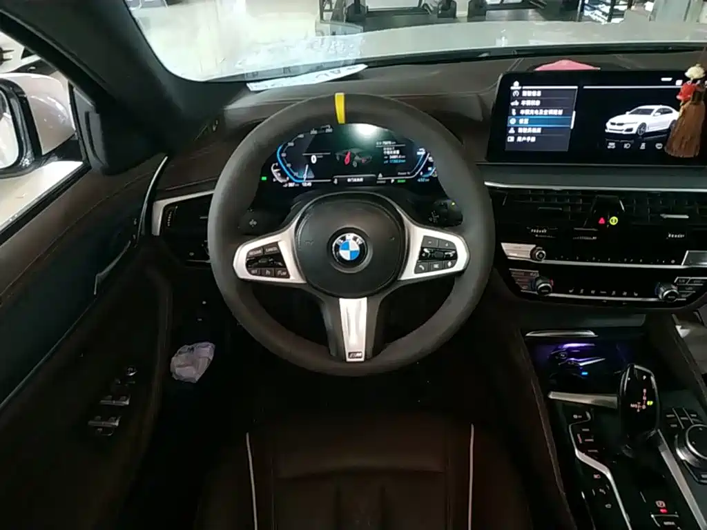 BMW 5 Series New Energy 2021 535Le M Sports Package купить на сайте DeffCars