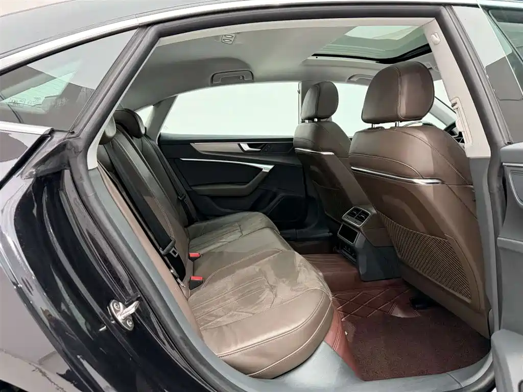 Audi A7L 2024 45TFSI S-line Dream Building Liquid Crystal Package купить на сайте DeffCars