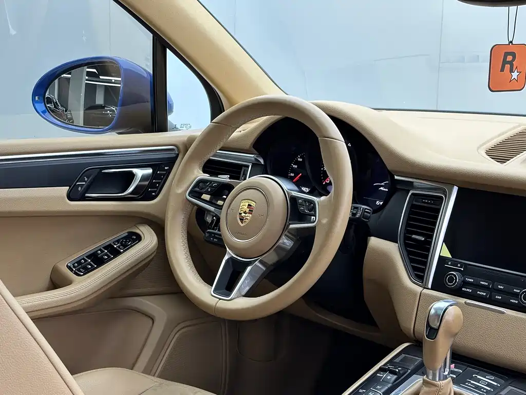 Macan 2017 Macan 2.0T купить на сайте DeffCars