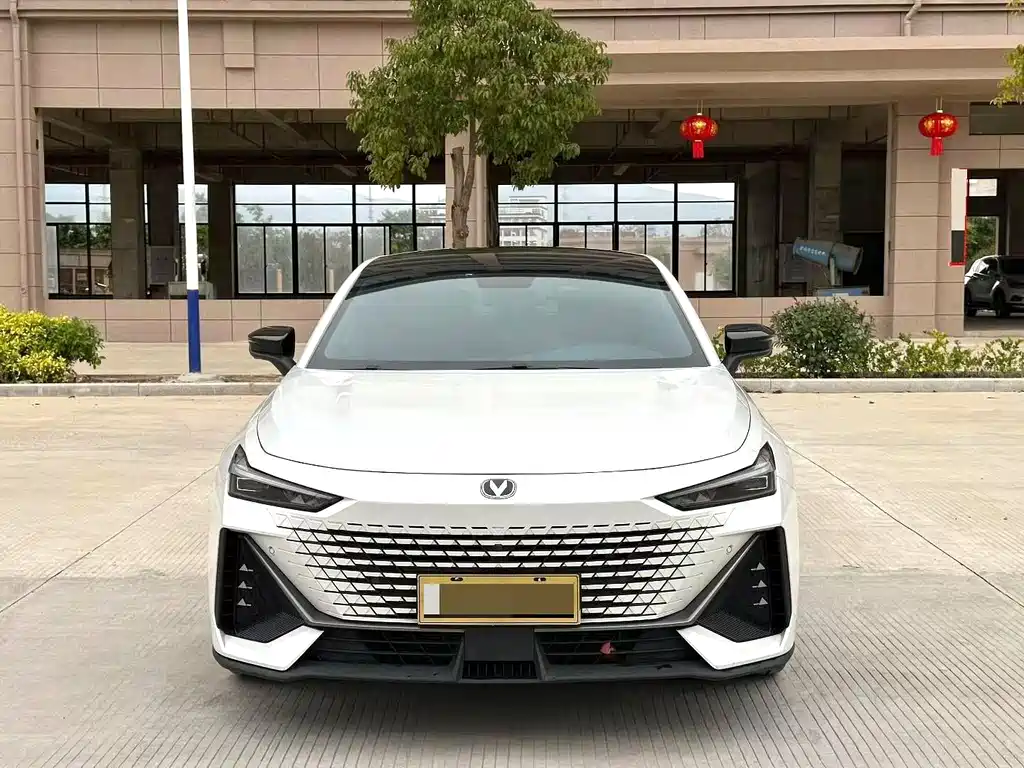 Changan UNI-V 2022 1.5T premium model купить на сайте DeffCars