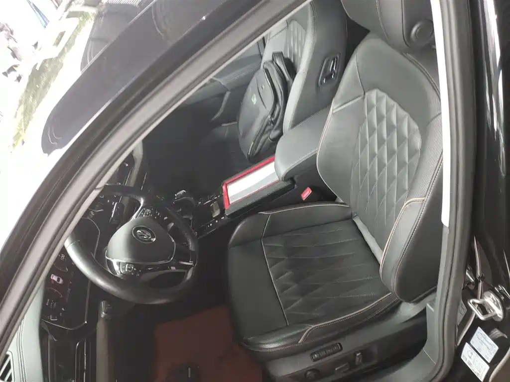 Passat 2019 330TSI Deluxe Edition National VI купить на сайте DeffCars