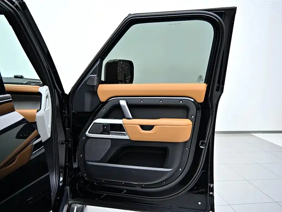 Land Rover Defender 2024 110 3.0T P400 X-DYNAMIC HSE купить на сайте DeffCars