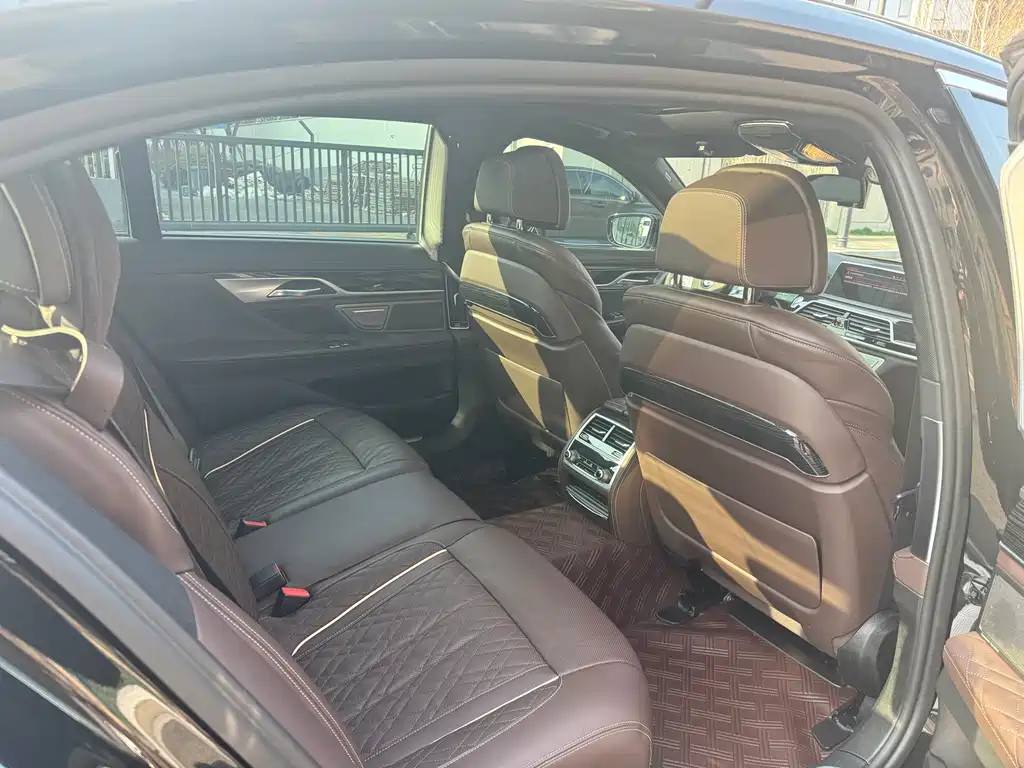 BMW 7 Series 2021 740Li Leading M Sports Package купить на сайте DeffCars