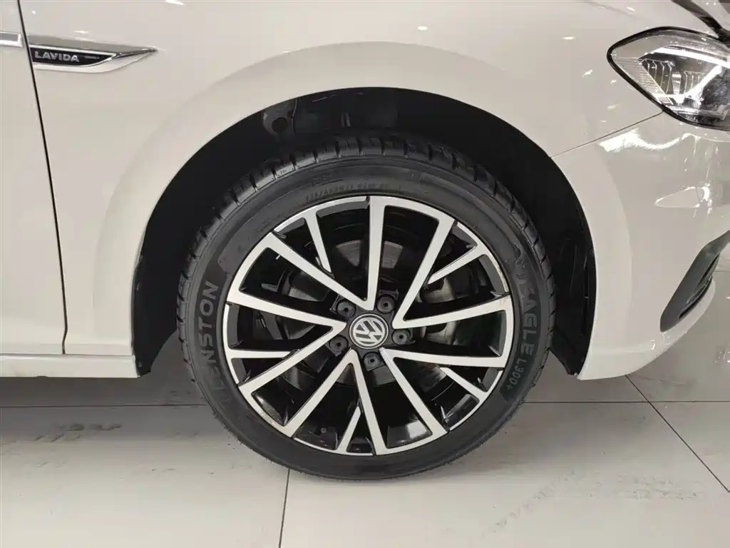 Lavida 2019 280TSI DSG Deluxe Edition National VI купить на сайте DeffCars