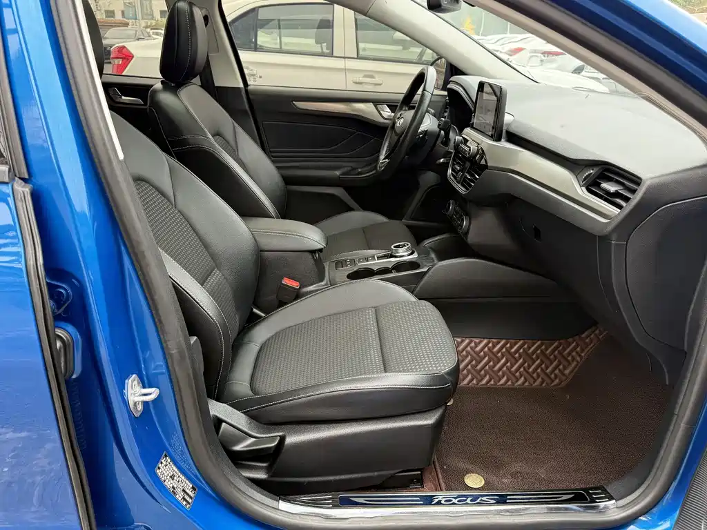 Focus 2019 Hatchback EcoBoost 180 Automatic NeochaEDGE купить на сайте DeffCars