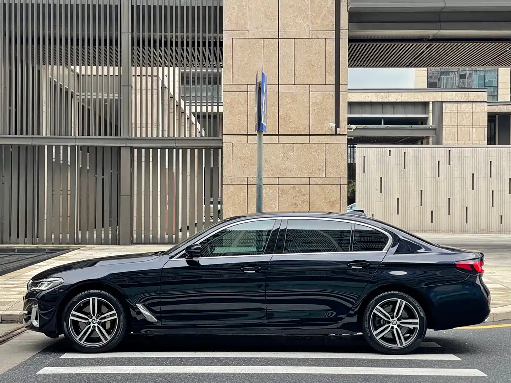 BMW 5 Series 2022 530Li Leading Luxury Package купить на сайте DeffCars