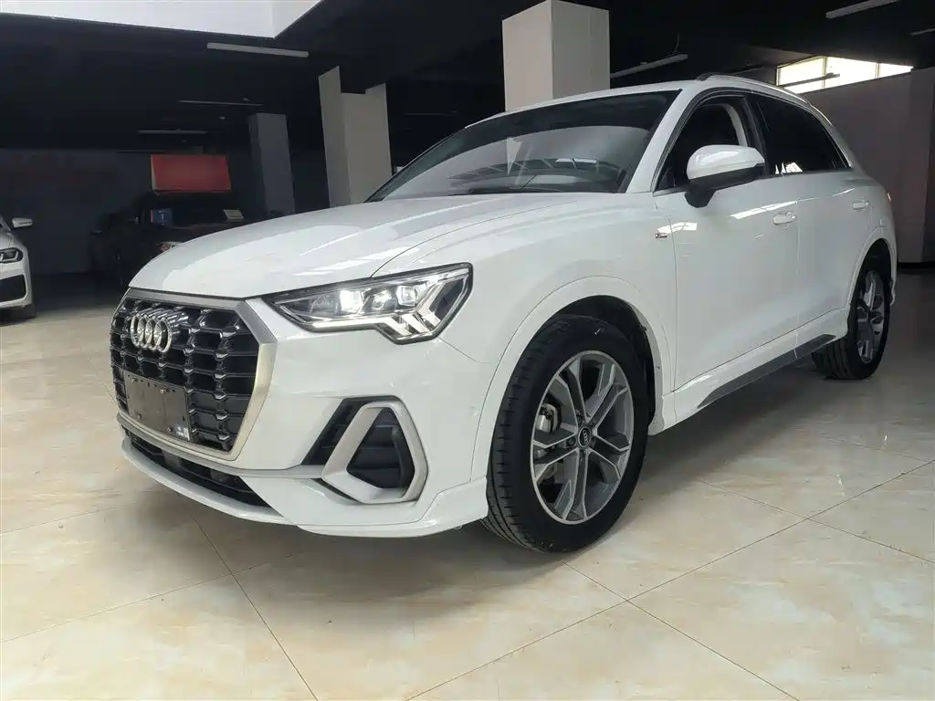 Audi Q3 2022 40 TFSI Fashionable and Dynamic купить на сайте DeffCars