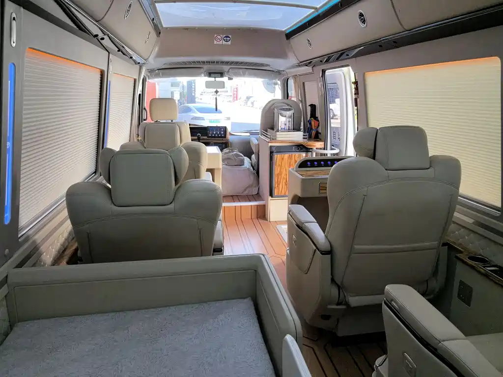 Coaster 2019 4.0L luxury car GRB53L-ZCMEK 20-seat 9GR купить на сайте DeffCars