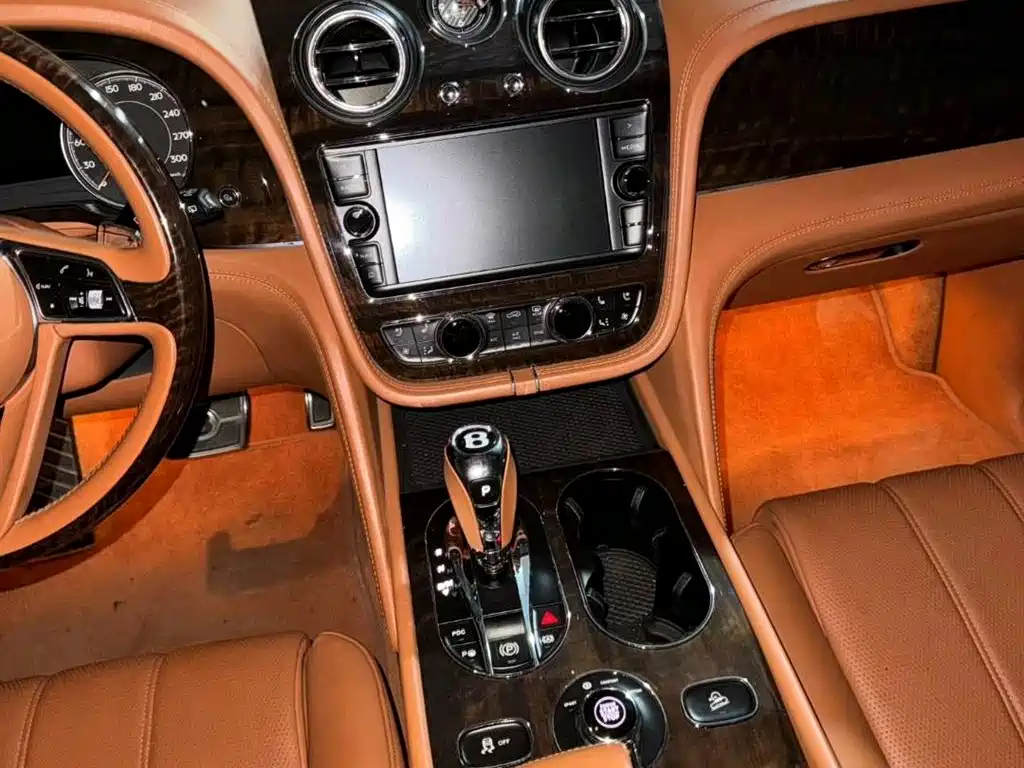 Bentayga 2018 4.0T V8 купить на сайте DeffCars
