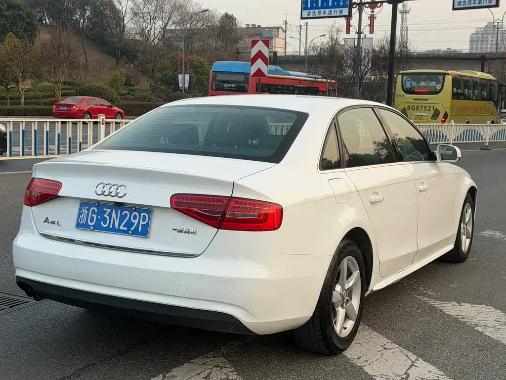 Audi A4L 2016 30 TFSI Collector's Edition Automatic Comfort Type купить на сайте DeffCars