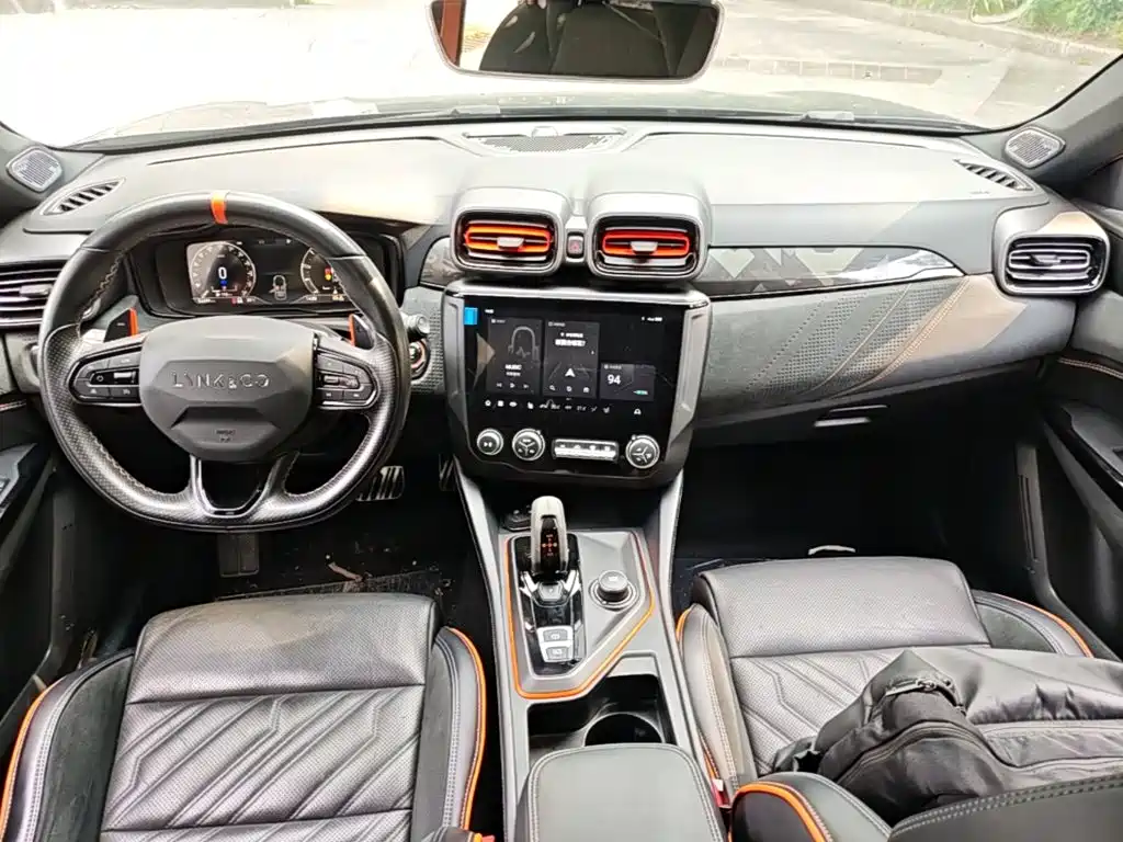 Lynk & Co 02 Hatchback 2021 2.0TD Halo купить на сайте DeffCars