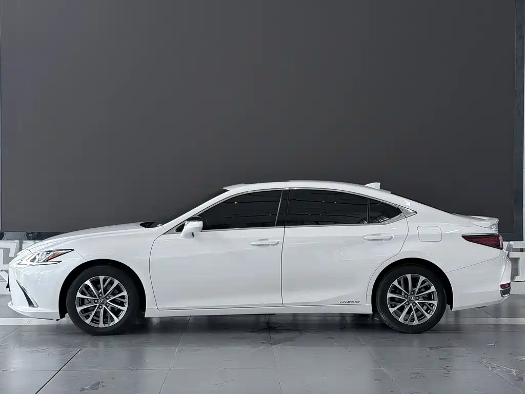 Lexus ES 2022 300h Excellence Edition купить на сайте DeffCars