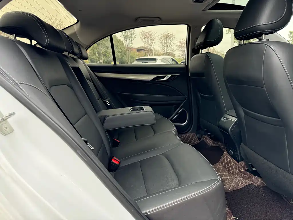 Emgrand 2020 1.5L manual luxury model купить на сайте DeffCars