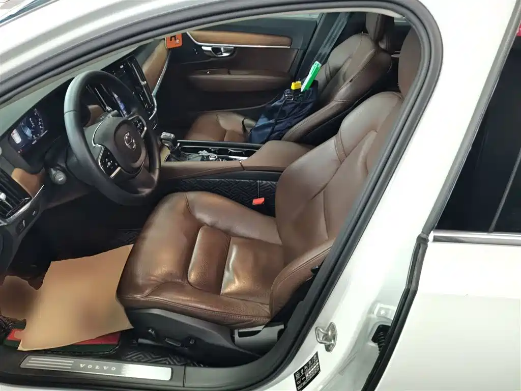Volvo S90 2020 T5 Zhiyi Luxury Edition купить на сайте DeffCars