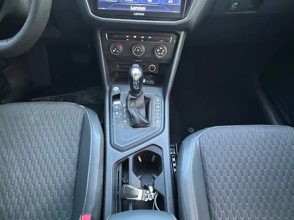 Tiguan L 2020 330TSI automatic two-wheel drive fashion version National VI купить на сайте DeffCars