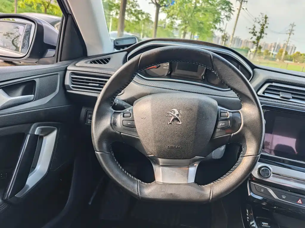 Peugeot 308 2018 230THP Automatic Deluxe Edition купить на сайте DeffCars