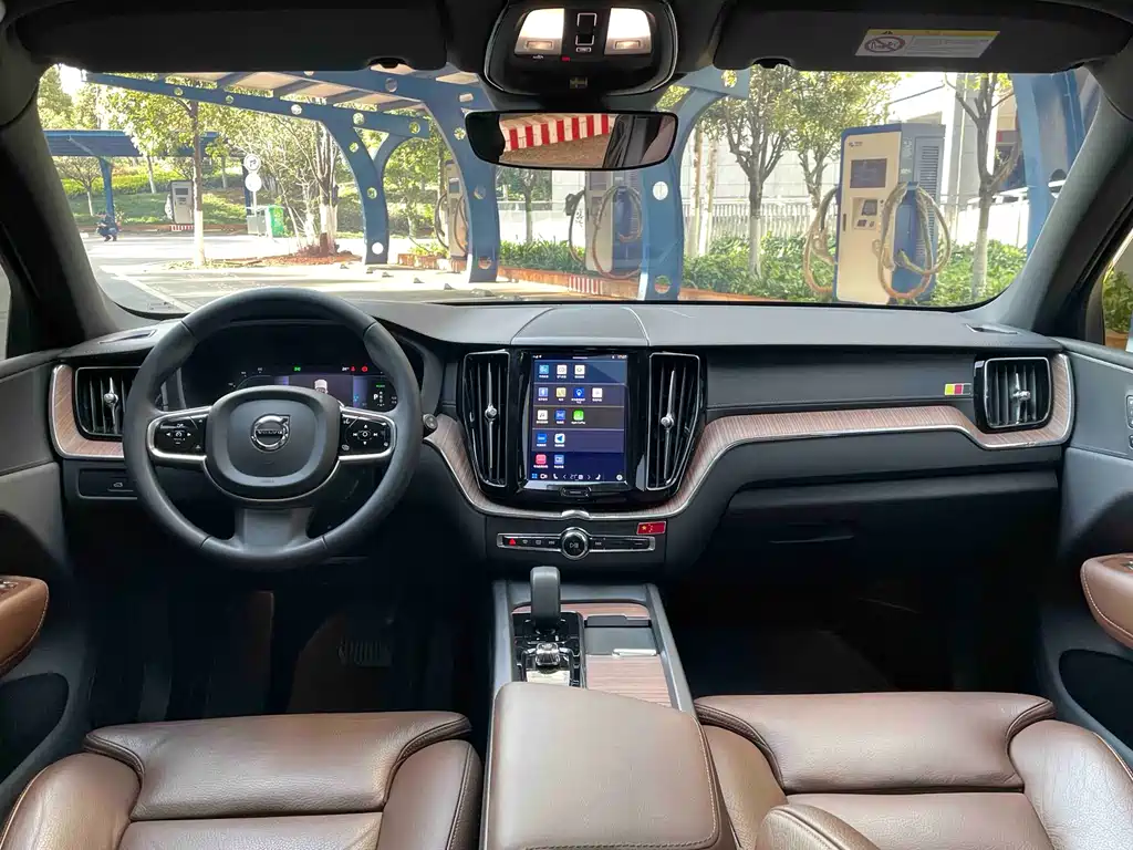 Volvo XC60 plug-in hybrid 2023 T8 plug-in hybrid long-range four-wheel drive Zhiyuan luxury version купить на сайте DeffCars