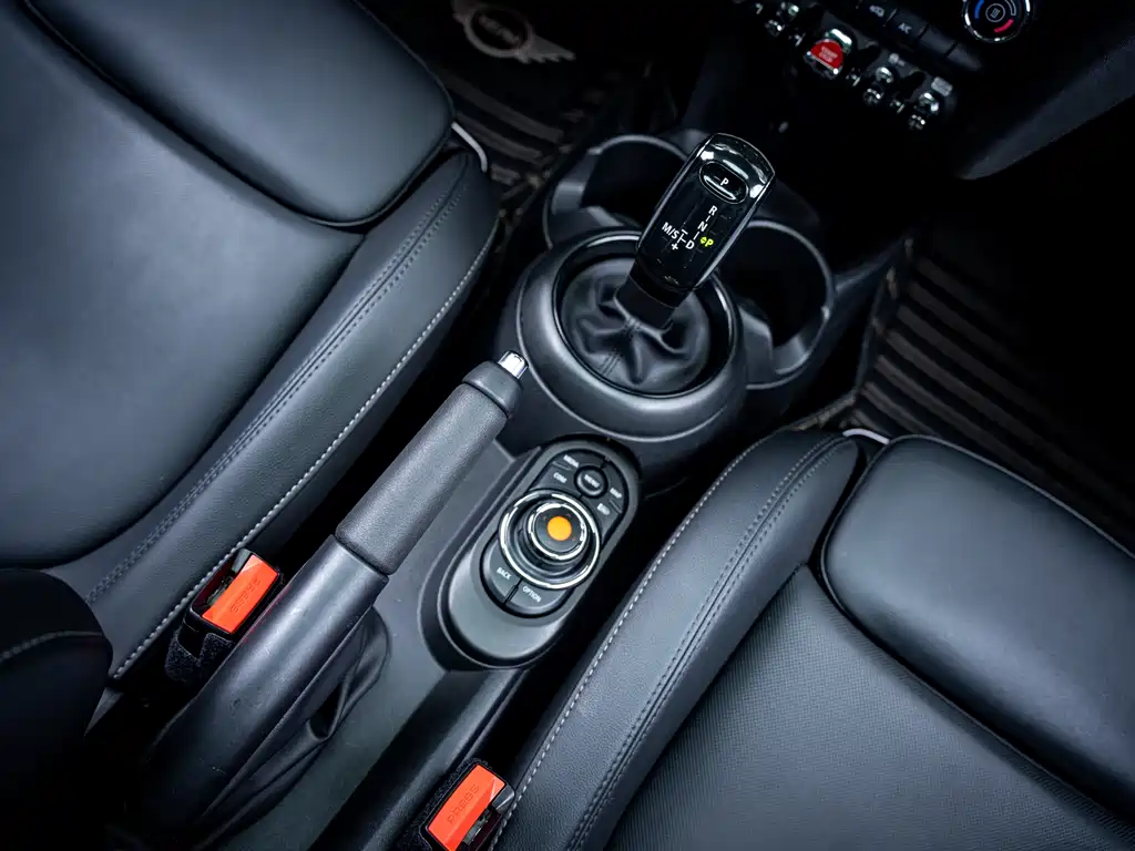 MINI 2021 1.5T COOPER Classic купить на сайте DeffCars