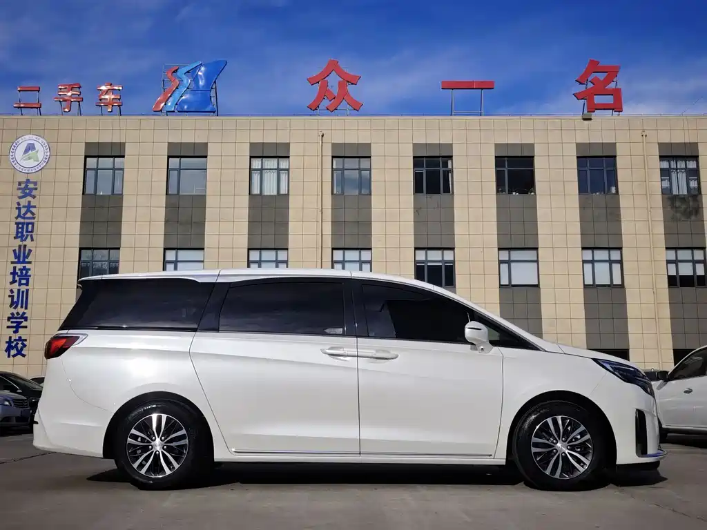 Buick GL8 2023 Land Business Class Comfort Type купить на сайте DeffCars