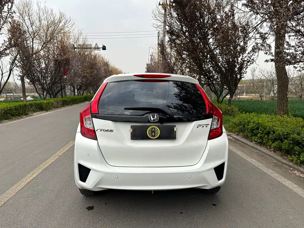 Fit 2016 1.5L SE CVT fashion model купить на сайте DeffCars