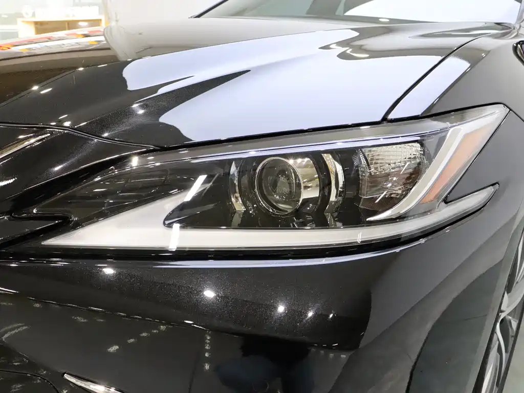Lexus ES 2018 200 Excellence Edition National VI купить на сайте DeffCars
