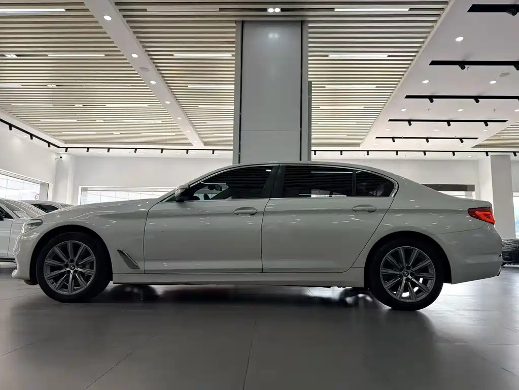 BMW 5 Series 2018 528Li Special Edition launched купить на сайте DeffCars
