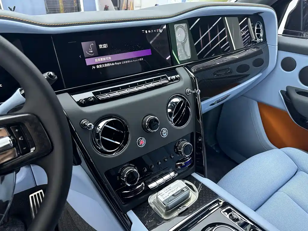 Cullinan 2024 Black Badge купить на сайте DeffCars