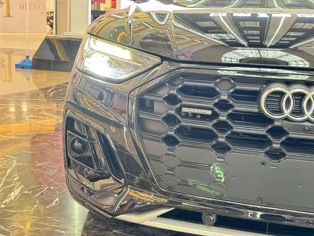 Audi Q5L 2025 45th Anniversary Collector's Edition 45 TFSI Luxurious and Dynamic купить на сайте DeffCars