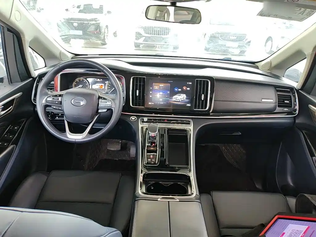 M8 2023 Leadership Series 390T Deluxe Edition купить на сайте DeffCars