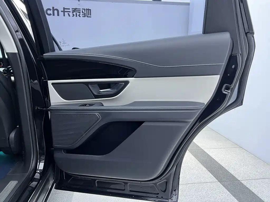 Voyager 2025 2.0T four-wheel drive Zunyi hybrid version купить на сайте DeffCars