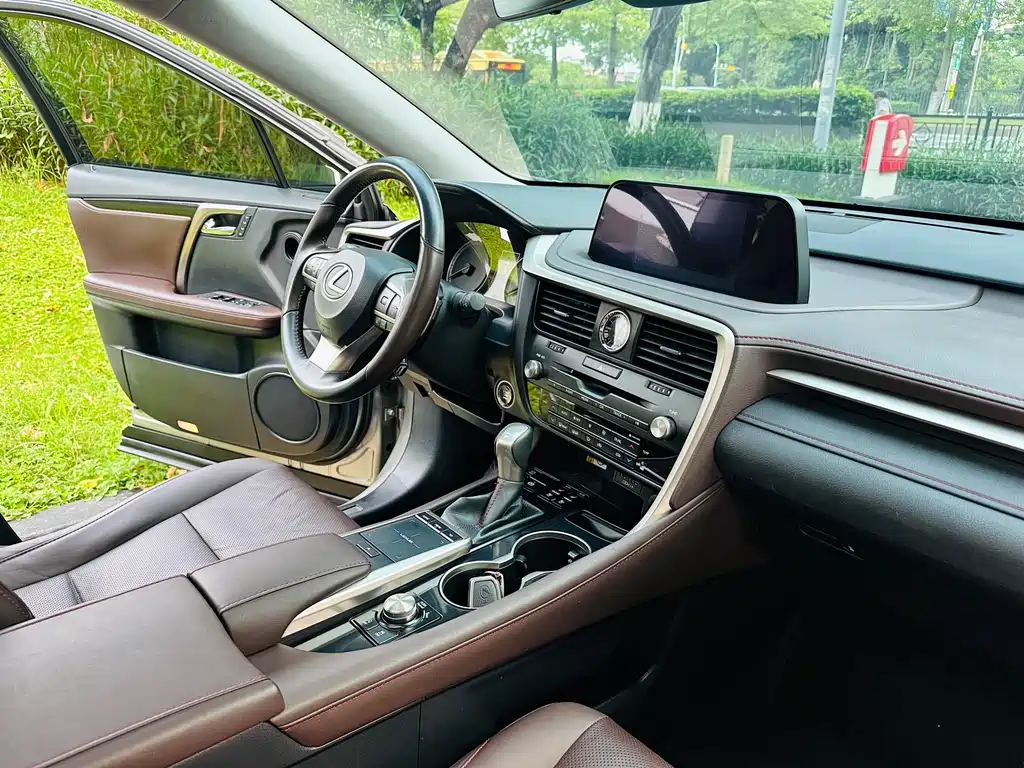 Lexus RX 2020 facelift 300 four-wheel drive elegant version купить на сайте DeffCars