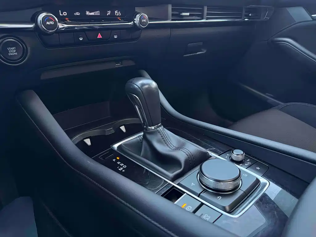 Mazda Axela 2021 2.0L Automatic Dazzling Edition купить на сайте DeffCars