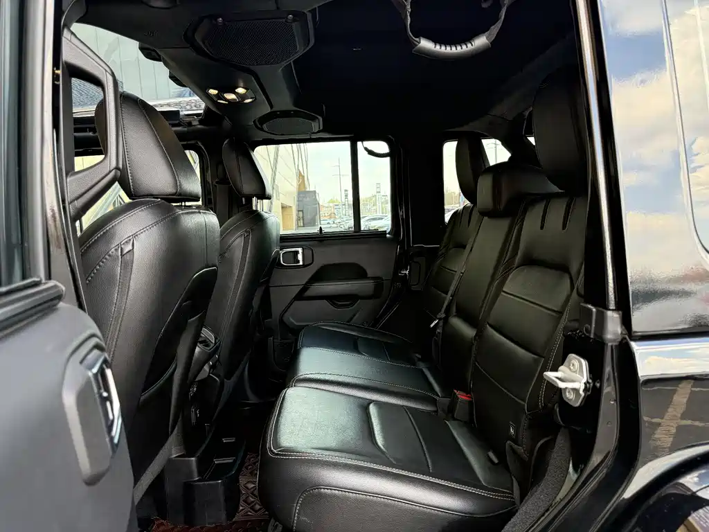 Wrangler New Energy 2021 Four-door 2.0T 4xe Sahara First Edition купить на сайте DeffCars