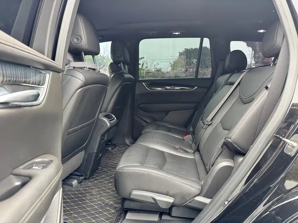 Cadillac XT6 2022 2.0T seven-seat two-wheel drive luxury model купить на сайте DeffCars