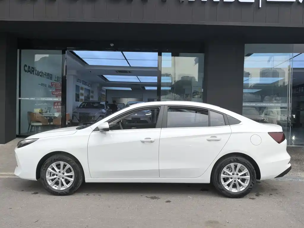 Roewe i5 2026 1.5L CVT Deluxe Edition купить на сайте DeffCars