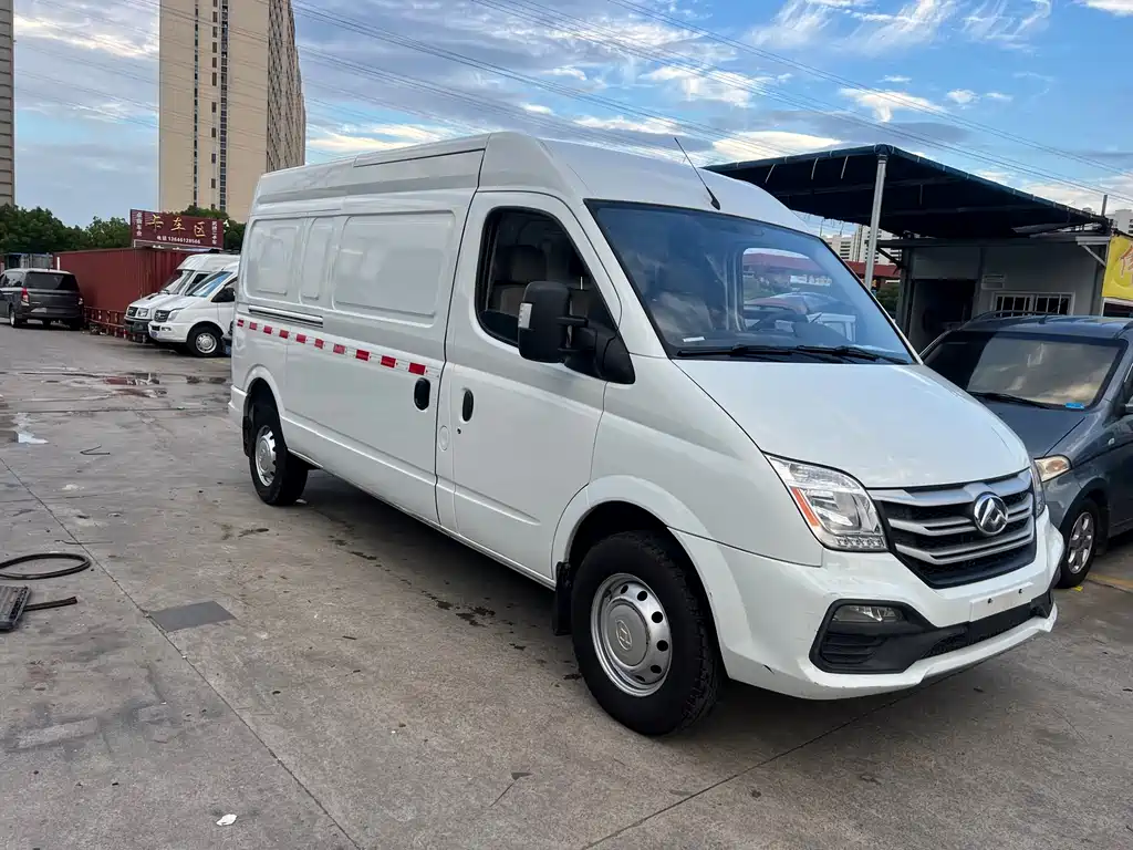 Xintu V80 2021 2.0T PLUS manual van VAN long axis mid-roof 3 seats купить на сайте DeffCars
