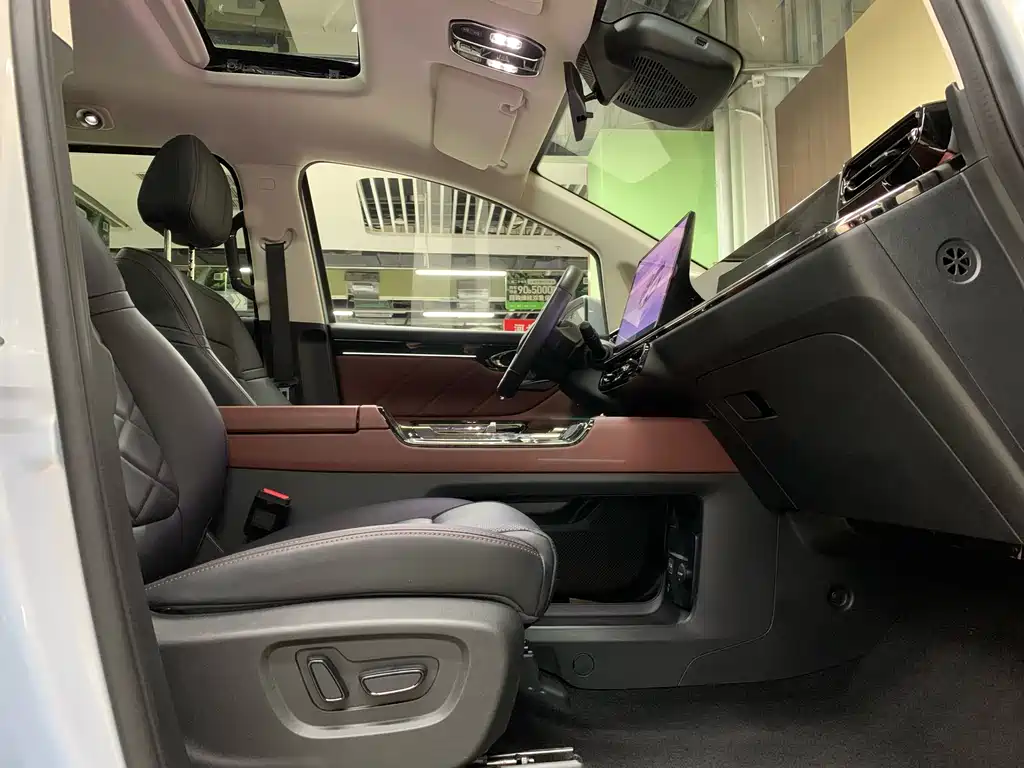 Trumpchi E8 PHEV 2024 model 150km MAX+ купить на сайте DeffCars