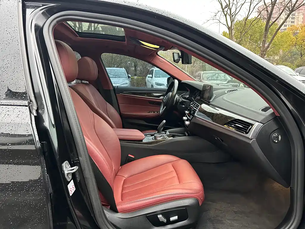 BMW 5 Series 2019 530Li Leading M Sports Package купить на сайте DeffCars