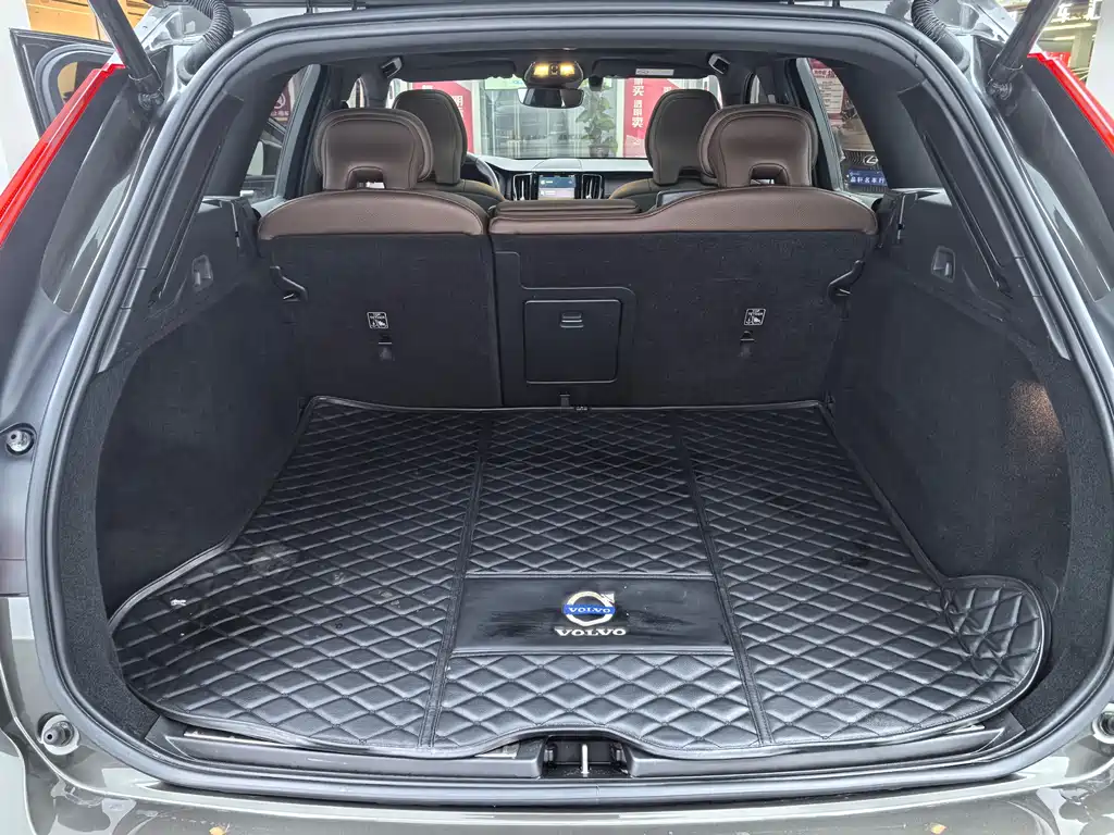 Volvo XC60 2022 B5 four-wheel drive Zhiyuan Deluxe Edition купить на сайте DeffCars