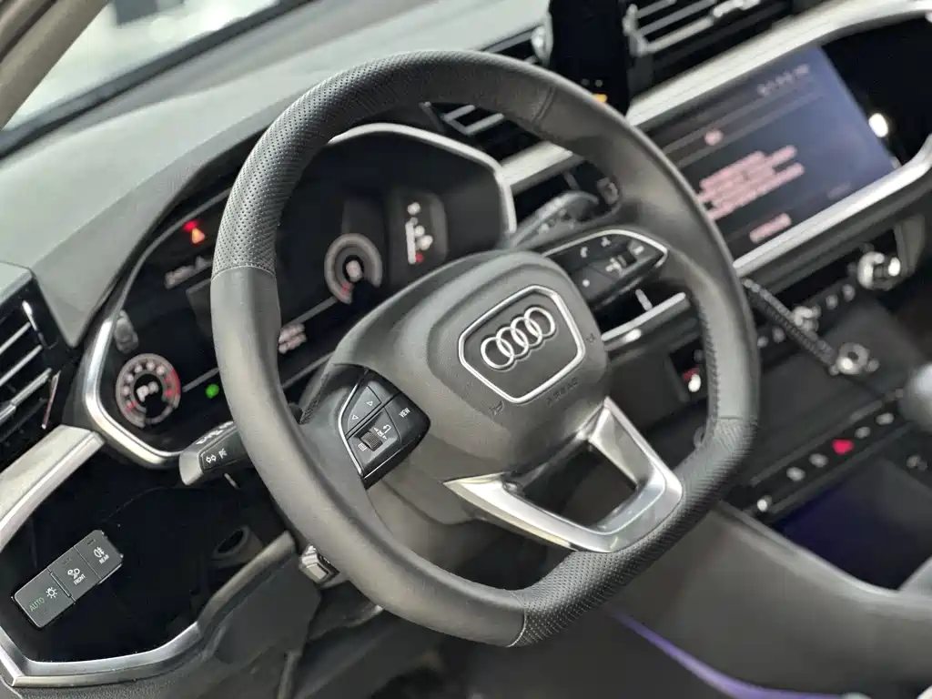 Audi Q3 2025 quattro 45th anniversary collector's edition 35TFSI fashionable and dynamic купить на сайте DeffCars