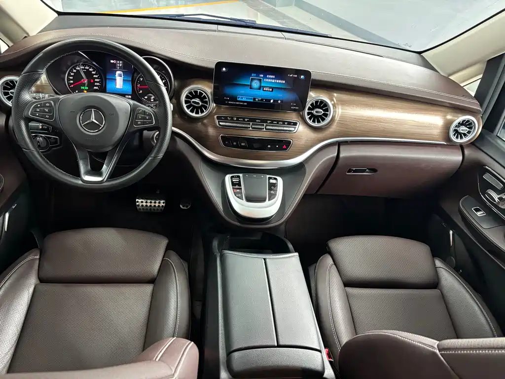 Mercedes-Benz V-Class 2022 V 260 L Long Wheelbase Premium Edition купить на сайте DeffCars