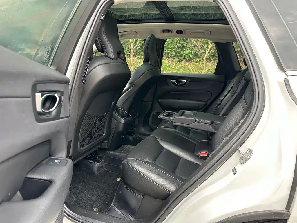 Volvo XC60 2020 T5 four-wheel drive Zhiyuan Deluxe Edition купить на сайте DeffCars