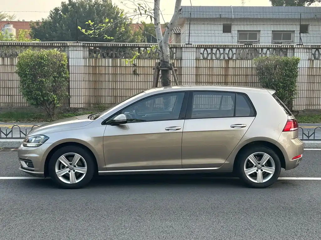 Golf 2018 1.6L automatic fashion model купить на сайте DeffCars