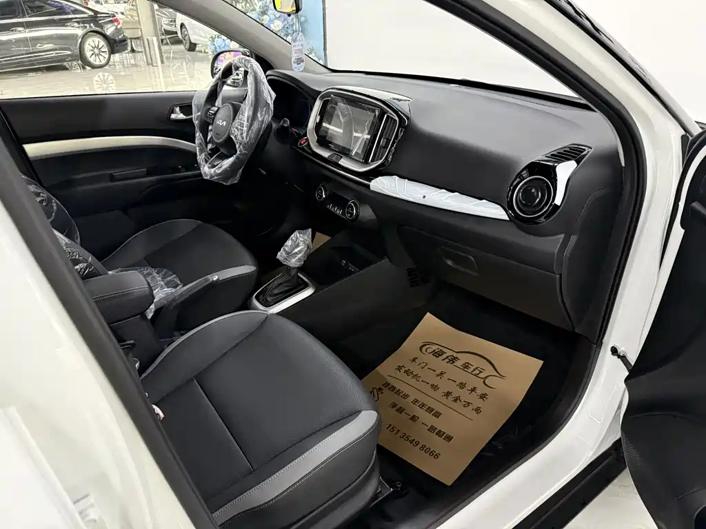 Yipao 2026 1.4L sunroof version купить на сайте DeffCars