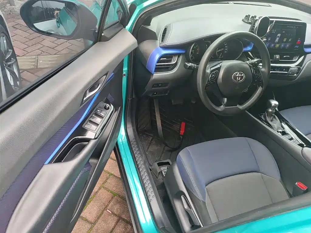 Toyota C-HR 2018 2.0L Leading Edition National VI купить на сайте DeffCars