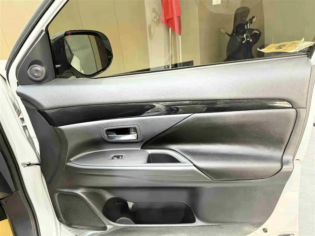 Outlander 2021 2.0L 2WD Smooth Edition 5 seats купить на сайте DeffCars