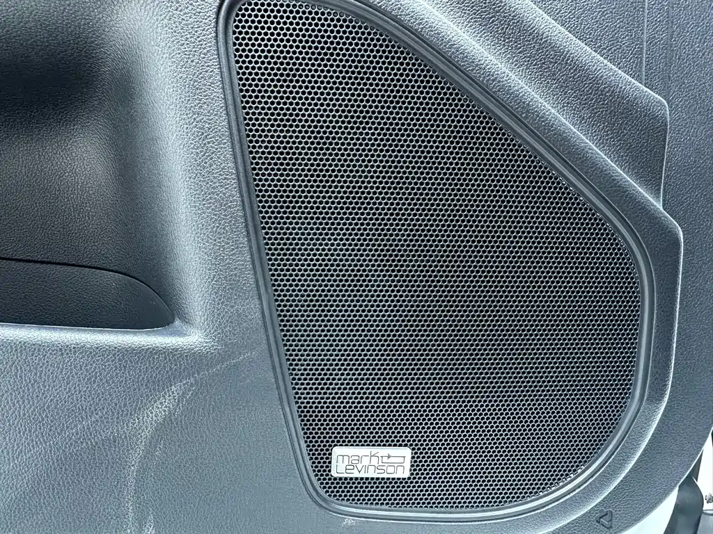 Lexus ES 2025 200 Premium Edition купить на сайте DeffCars