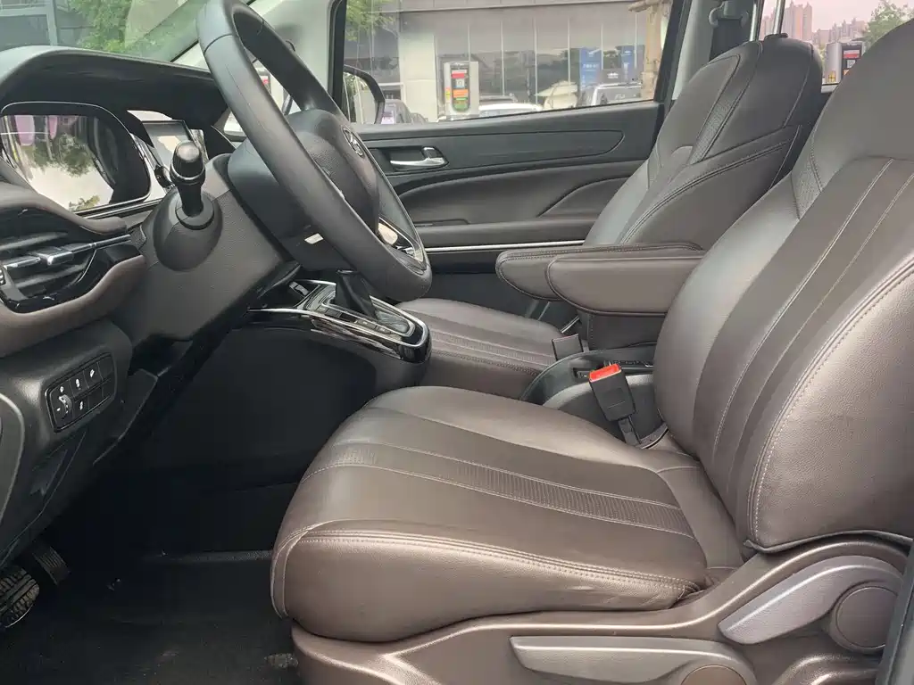 Trumpchi M6 2019 270T automatic luxury version (seven seats) National V купить на сайте DeffCars