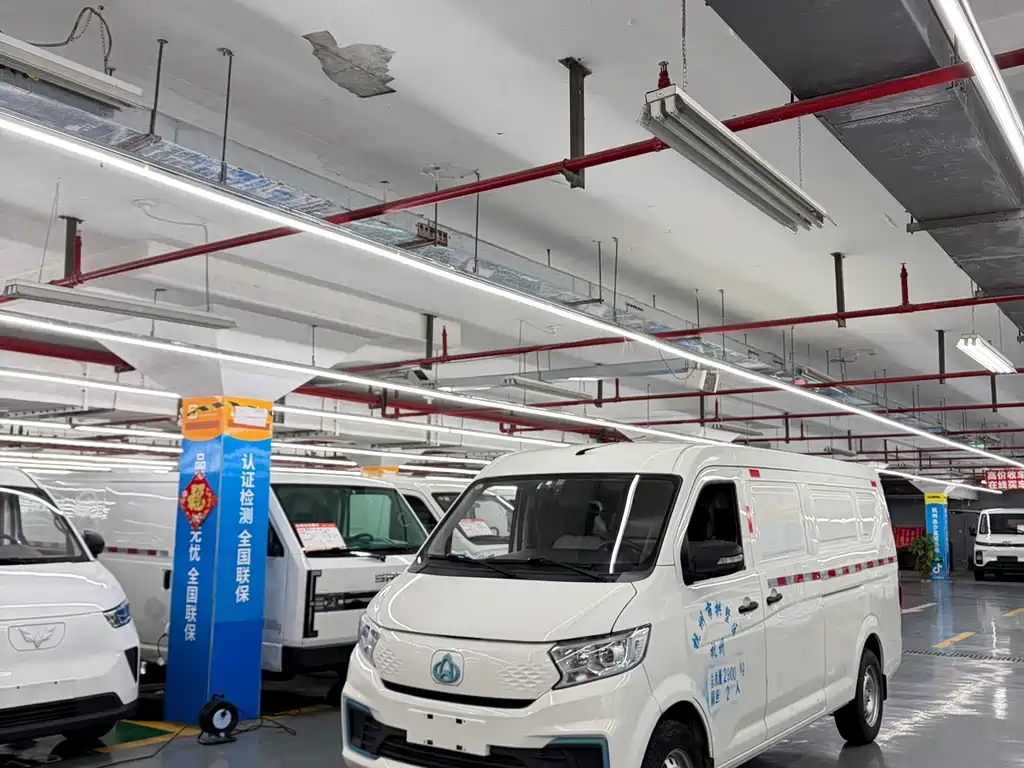 Yuexingxing V7 EV 2023 model 250km double door high configuration 2 seats купить на сайте DeffCars